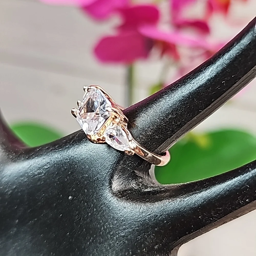 NEW 18KT ROSE GOLD PLATED ZIRCON THREE STONE RING